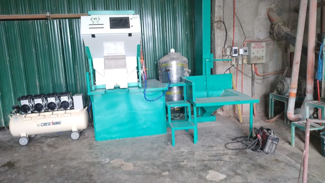 Máquina de clasificación óptica de color de arroz rojo negro - 280KG 2 años