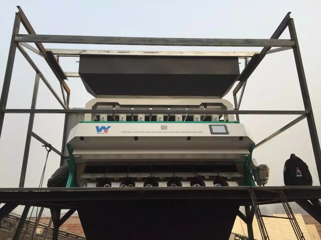 Máquina cocida a medias del clasificador del color del arroz con el eyector del metal
