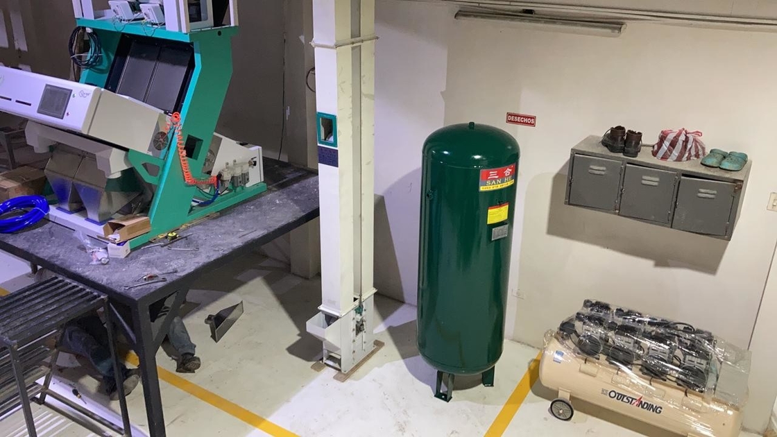 La nuez de macadamia siembra los canales inclinados de Bean Grain Color Sorting Machine 1 64 canales