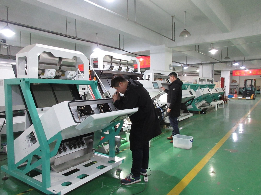 Línea de transformación automática de la granja de 7 canales inclinados clasificadora usada del color de la cebada del trigo con la cámara de Toshiba